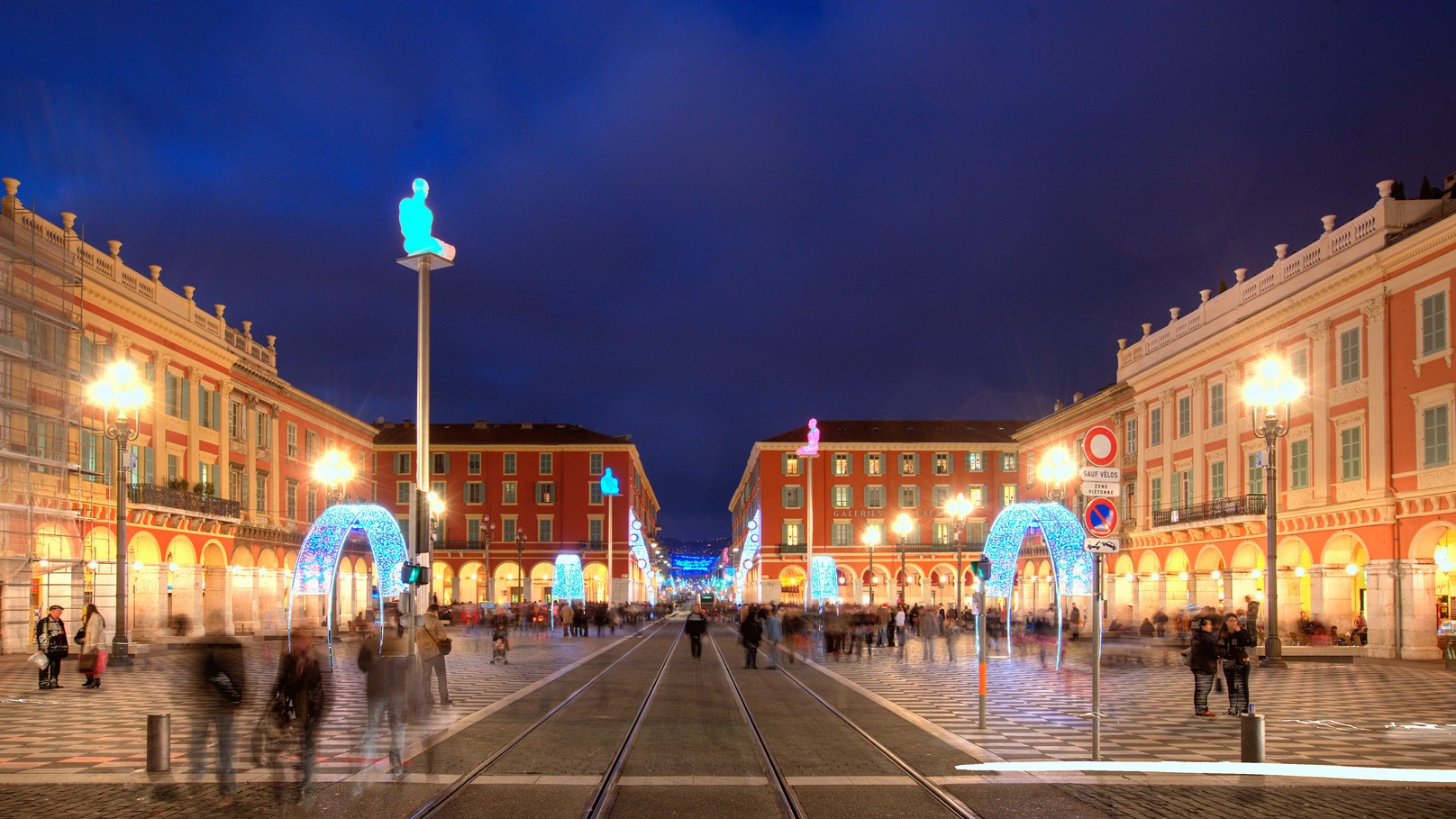 PLACEMASSENANUIT-1616x909.jpg